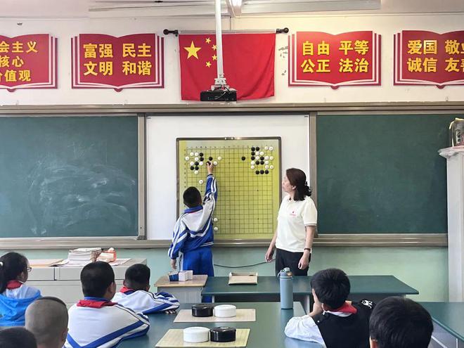 牙克石市小学最新领导概览